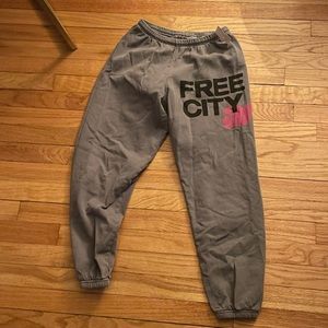 Free city sweatpants